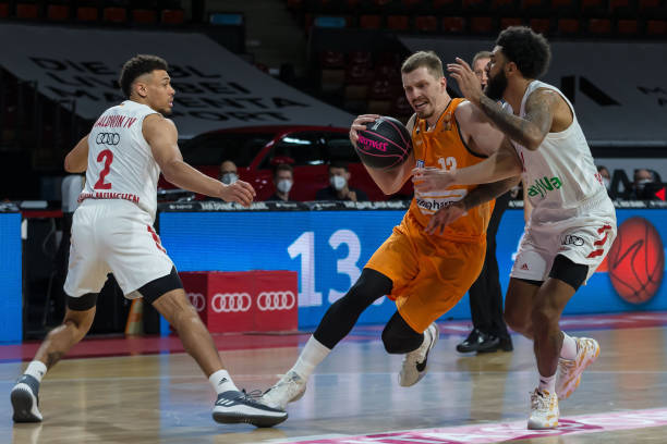 篮凭借强大 篮凭借强大